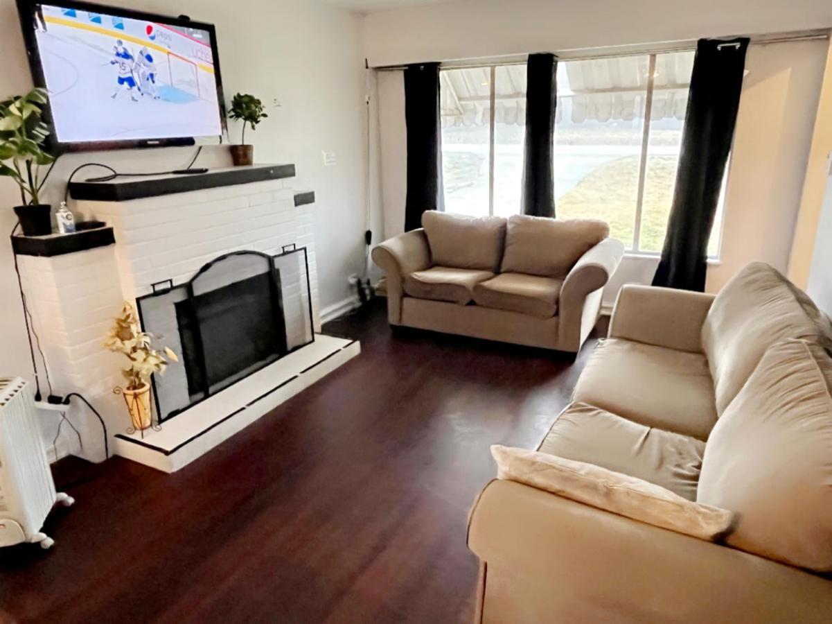 Вілла Vintage - 3 Bed House - North Surrey - Ping-Pong And Pool Table - Tv Cable Екстер'єр фото
