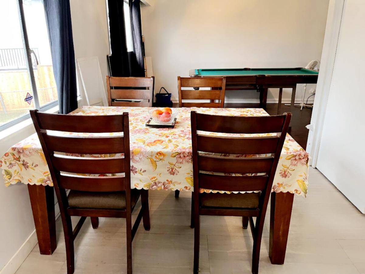 Вілла Vintage - 3 Bed House - North Surrey - Ping-Pong And Pool Table - Tv Cable Екстер'єр фото